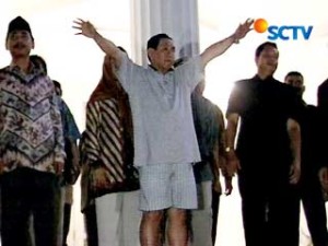 gus dur celana pendek istana
